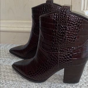 LEATHER ANKLE BOOTIE